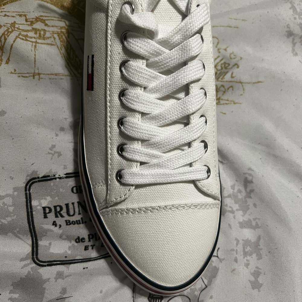 Tommy Hilfiger Fressian Lace-Up Sneakers - Picture 6 of 9